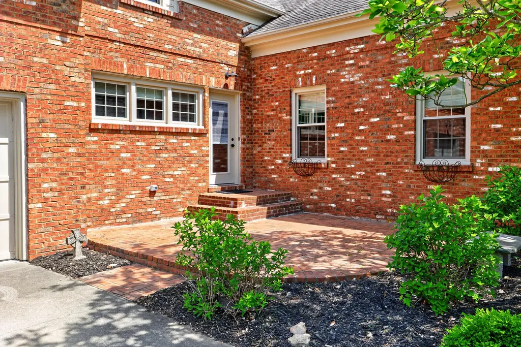 1105 Taborlake Drive Lexington KY 40502