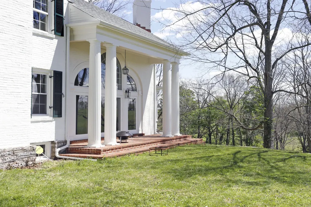 2600 Paynes Mill Road Versailles KY 40383