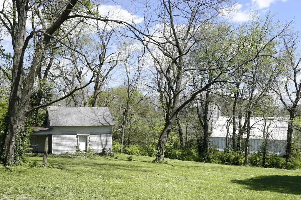 2600 Paynes Mill Road Versailles KY 40383