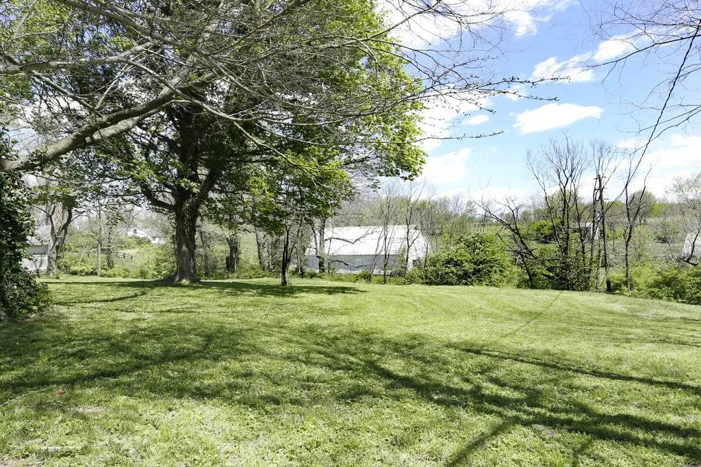 2600 Paynes Mill Road Versailles KY 40383