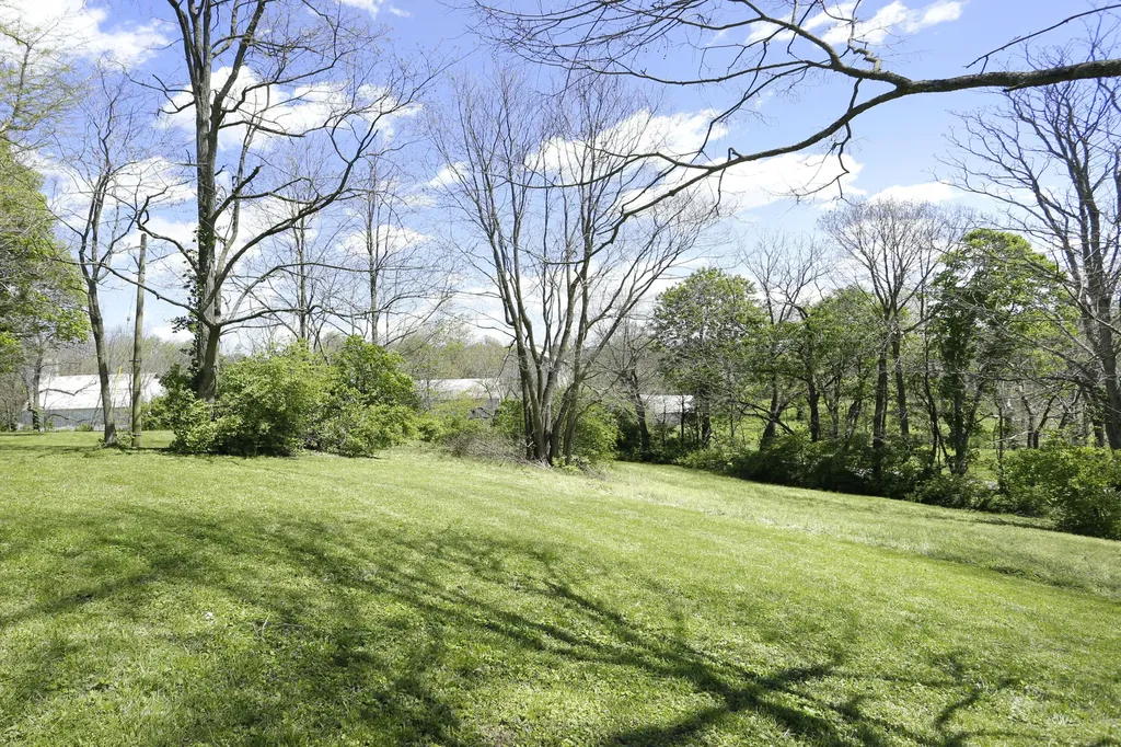 2600 Paynes Mill Road Versailles KY 40383