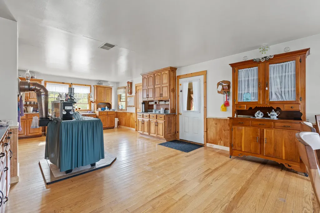 4445 Pine Grove Road Means KY 40346