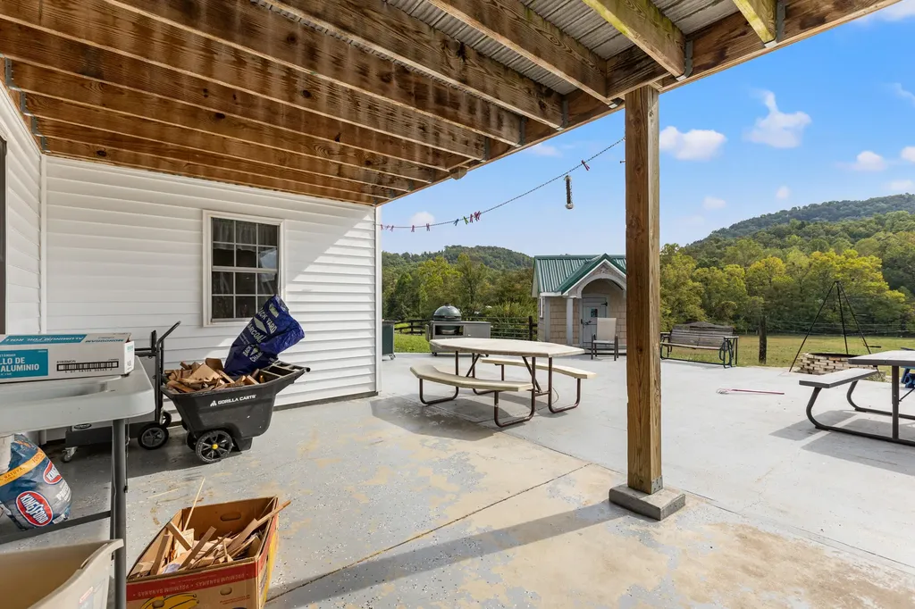 4445 Pine Grove Road Means KY 40346