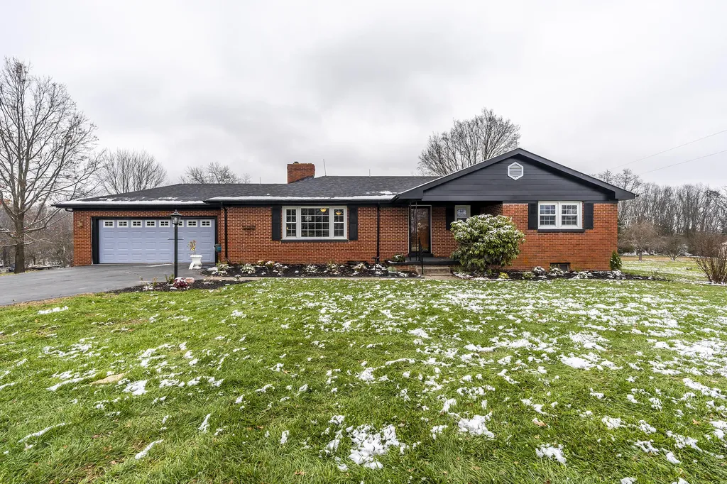 803 Clintonville Road Paris KY 40361
