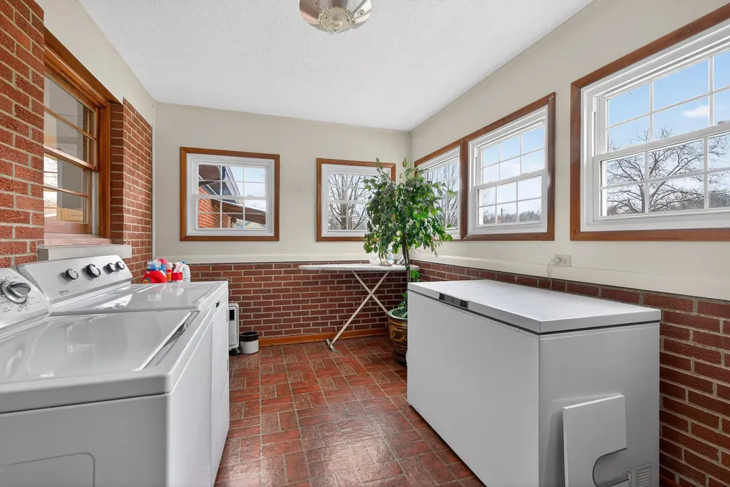 803 Clintonville Road Paris KY 40361