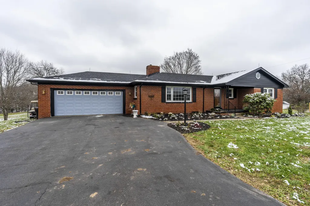 803 Clintonville Road Paris KY 40361