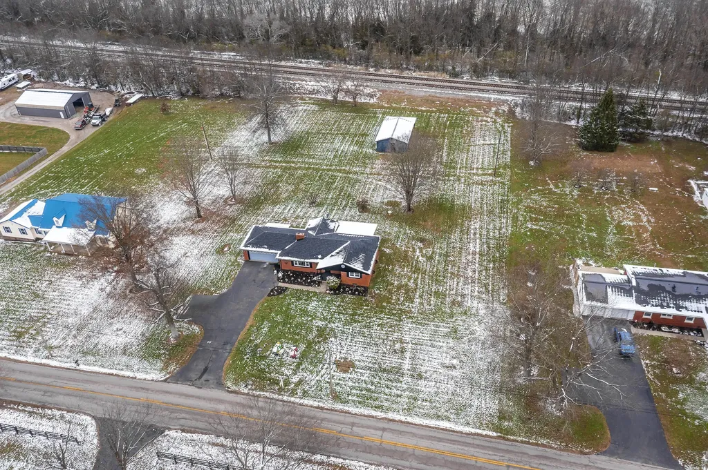 803 Clintonville Road Paris KY 40361