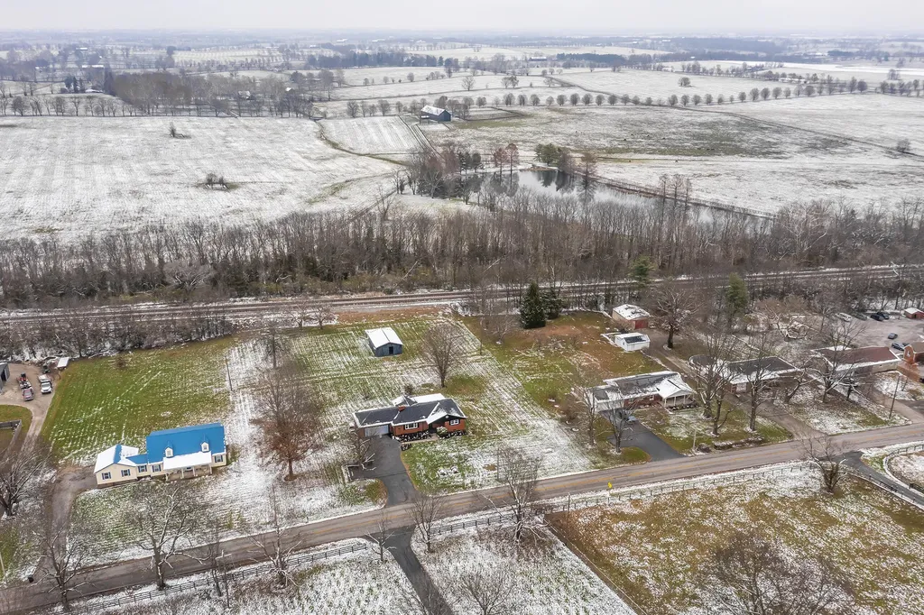 803 Clintonville Road Paris KY 40361