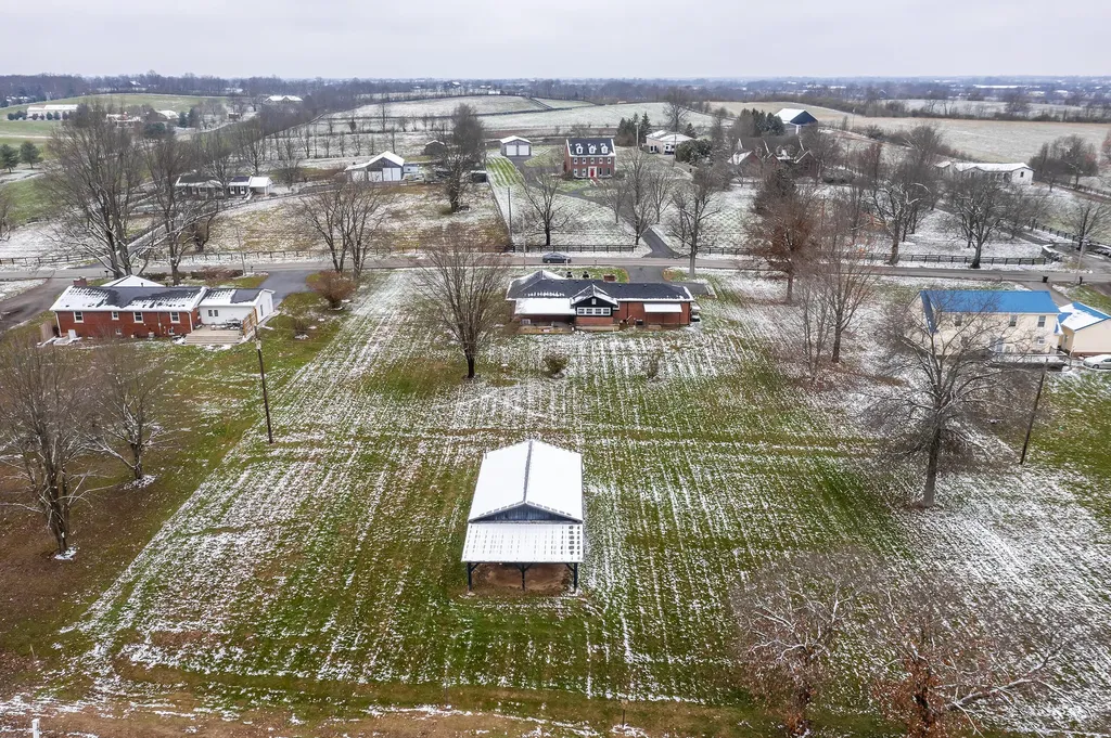 803 Clintonville Road Paris KY 40361