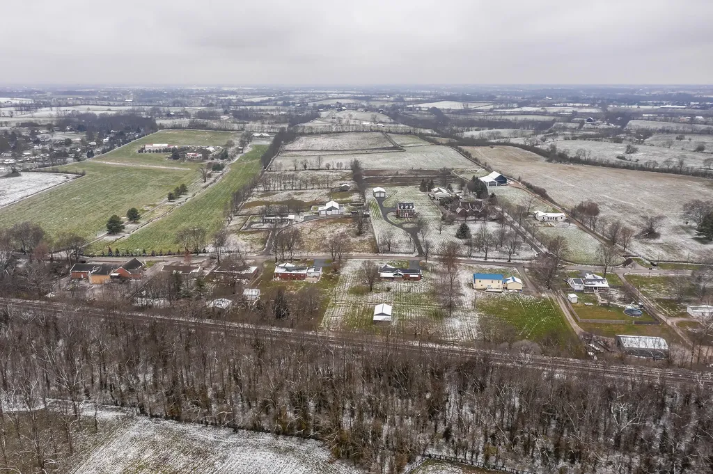 803 Clintonville Road Paris KY 40361