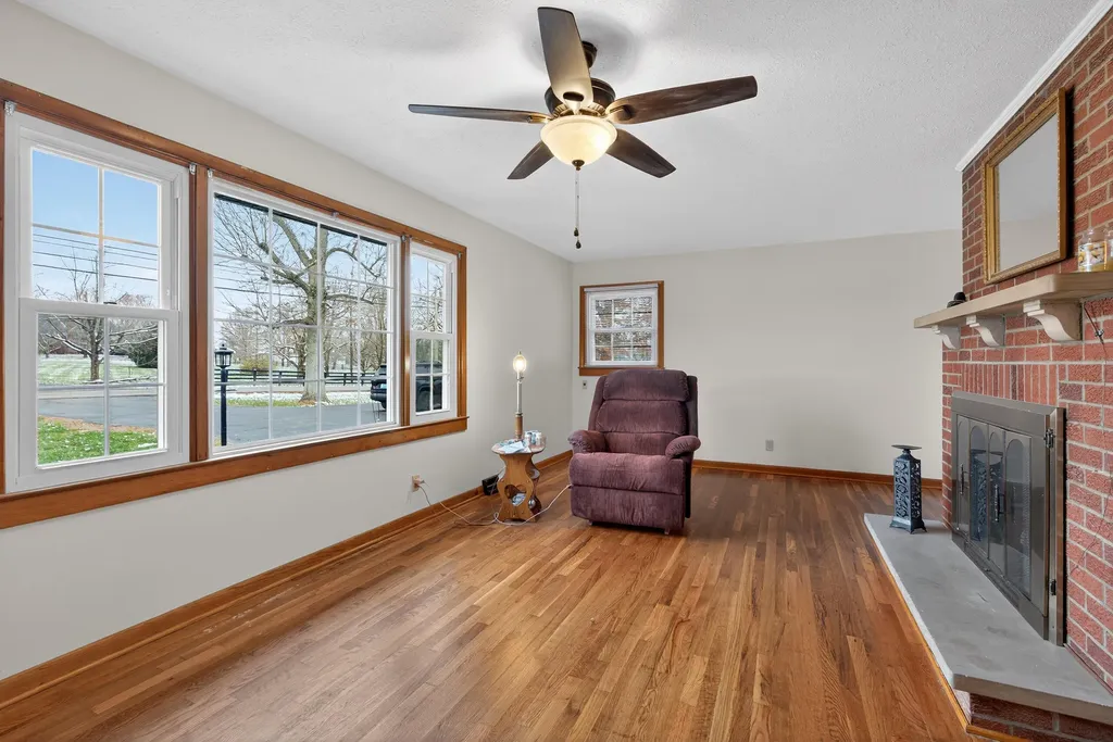 803 Clintonville Road Paris KY 40361