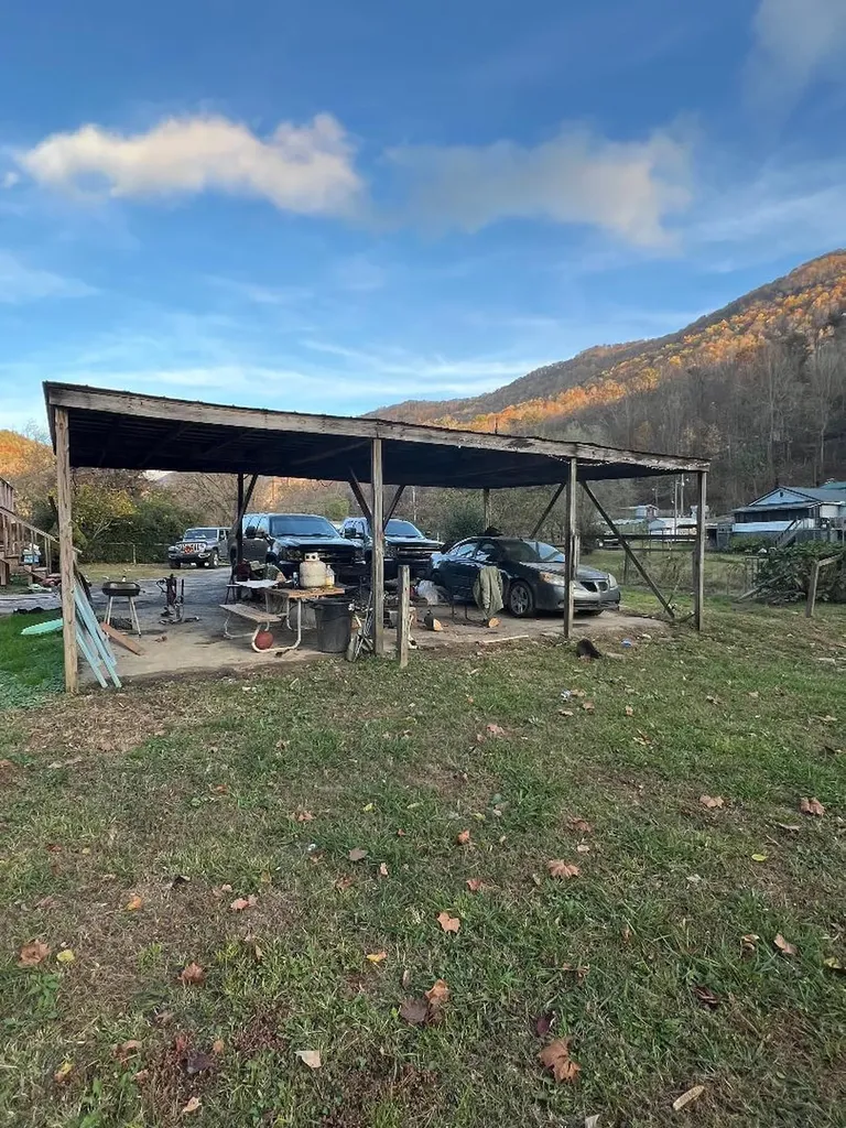 14 Old Jenson Hollow Road Pineville KY 40977