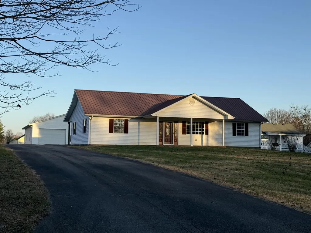 257 Johnny Bernard Lp Russell Springs KY 42642