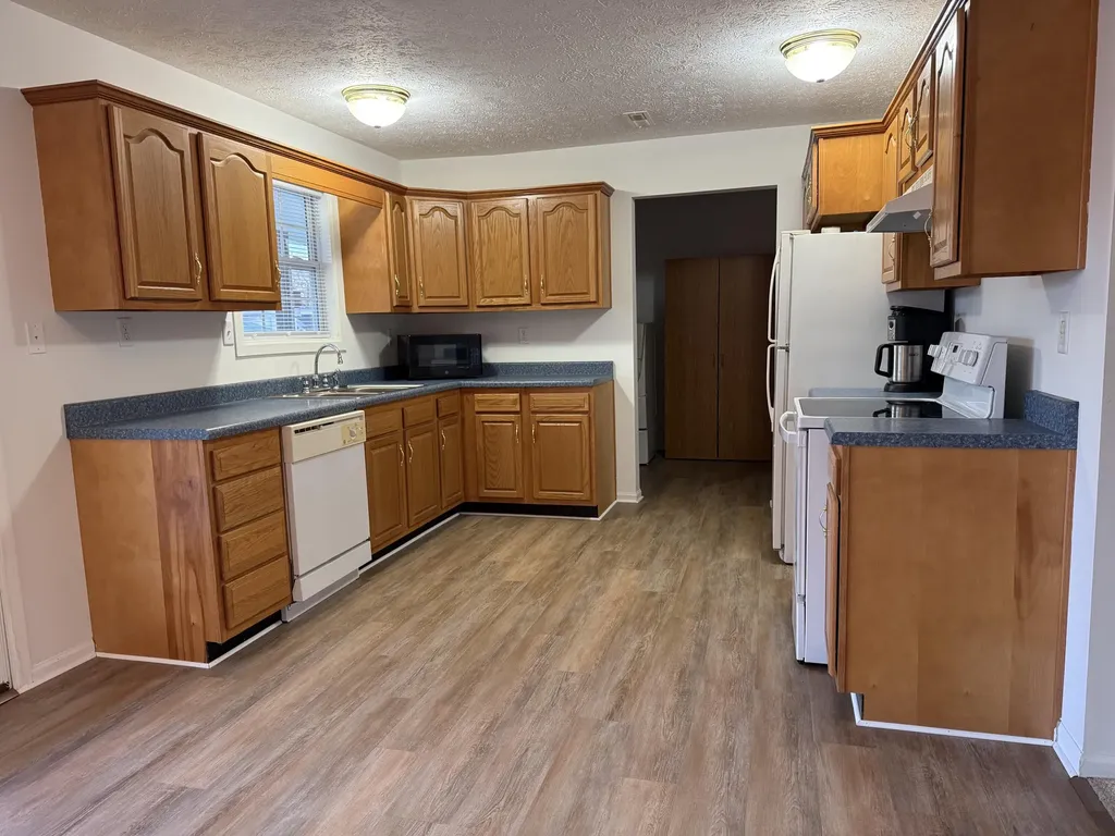 257 Johnny Bernard Lp Russell Springs KY 42642