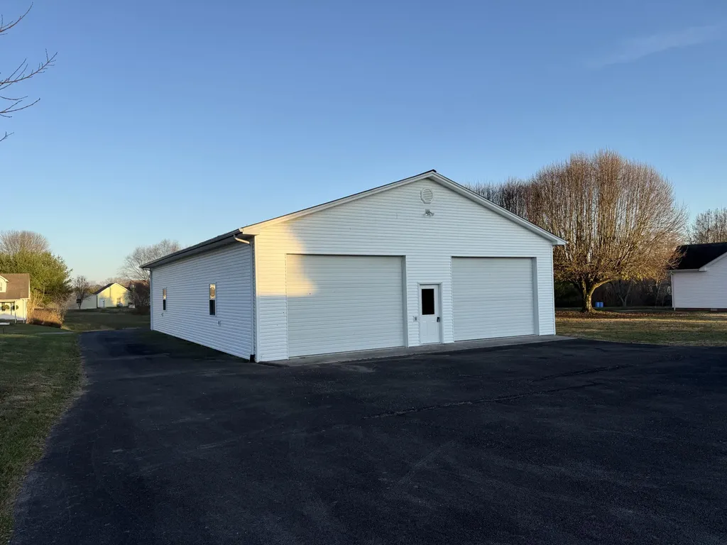 257 Johnny Bernard Lp Russell Springs KY 42642
