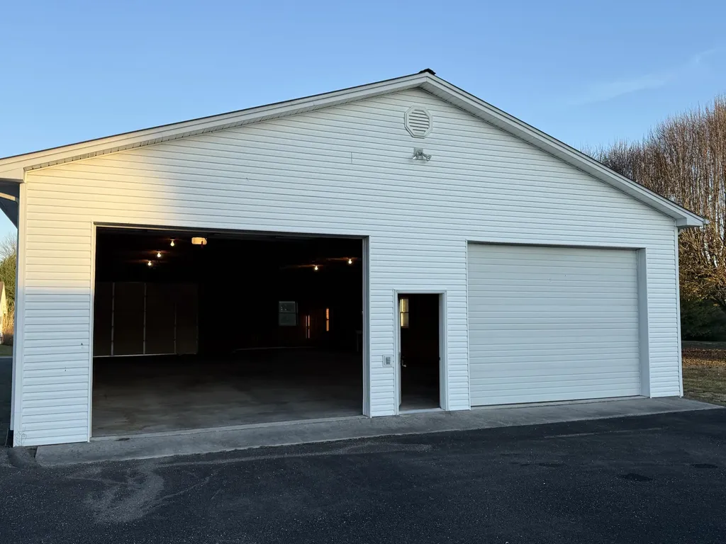 257 Johnny Bernard Lp Russell Springs KY 42642