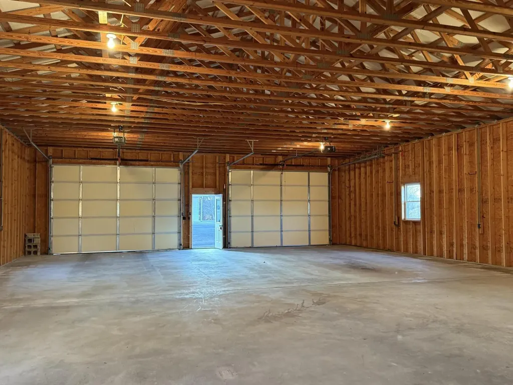 257 Johnny Bernard Lp Russell Springs KY 42642