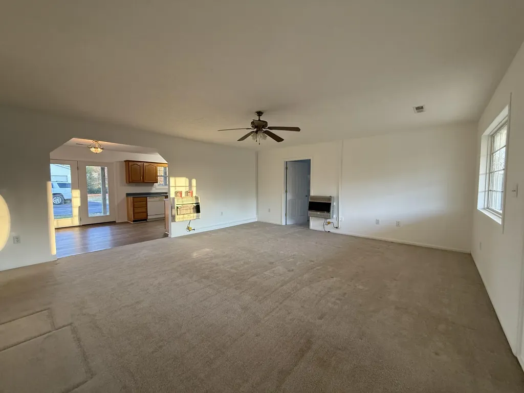 257 Johnny Bernard Lp Russell Springs KY 42642