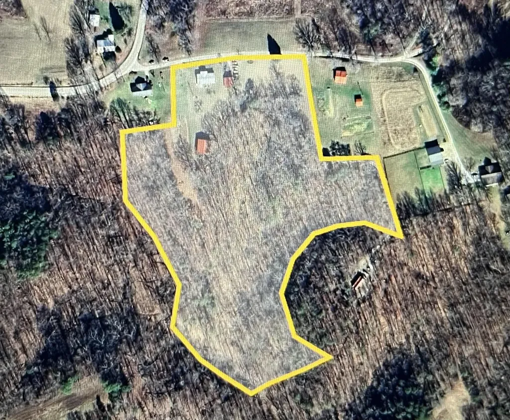 40 Edwards Road Irvine KY 40336