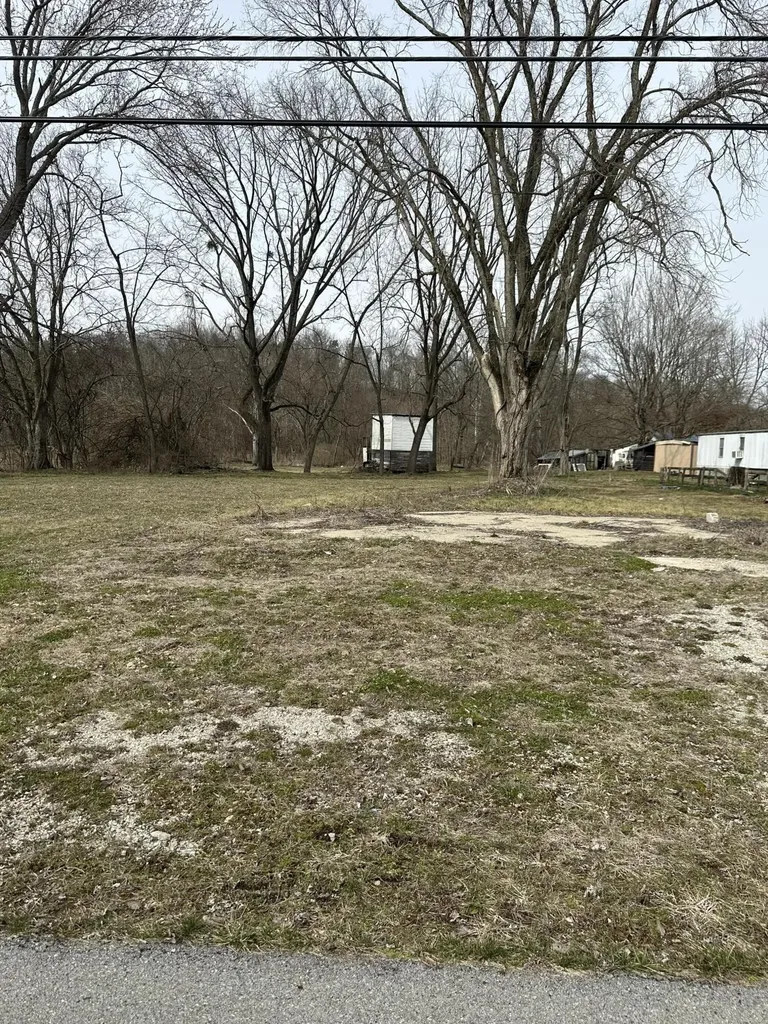 504 W Central Avenue Bradfordsville KY 40009