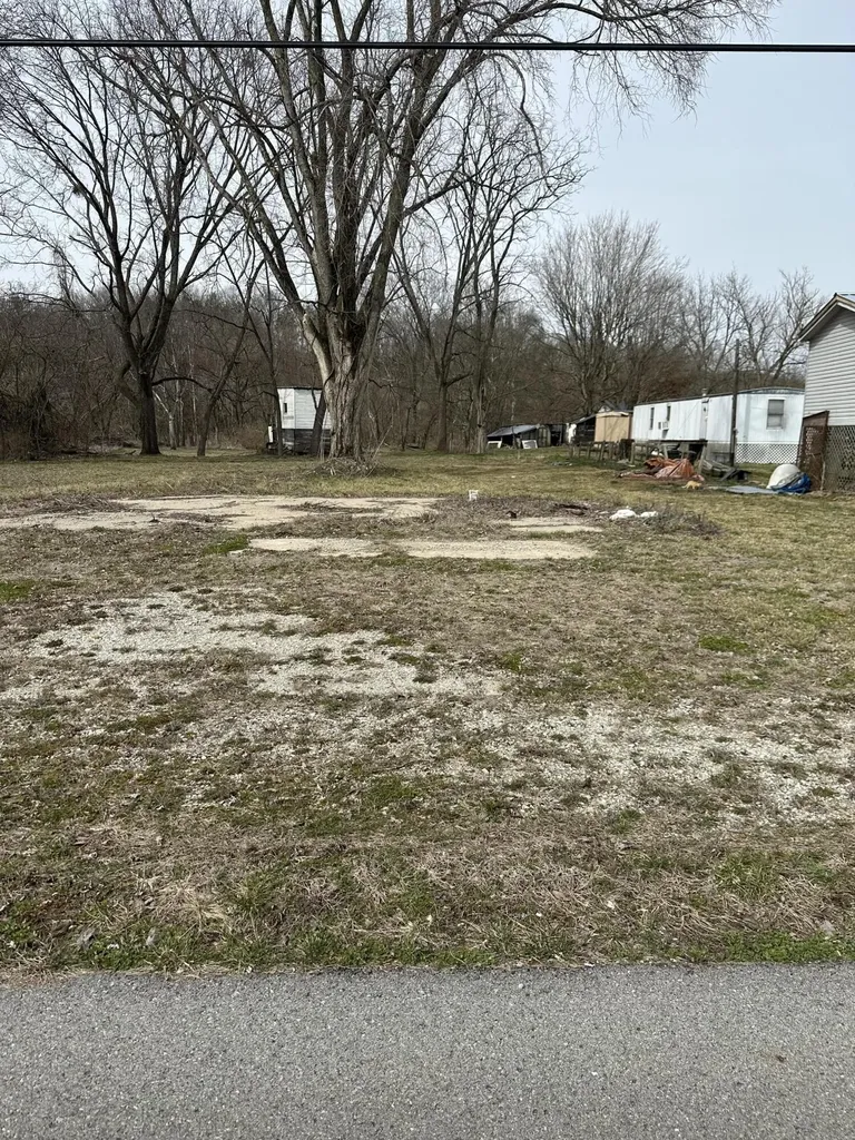 504 W Central Avenue Bradfordsville KY 40009