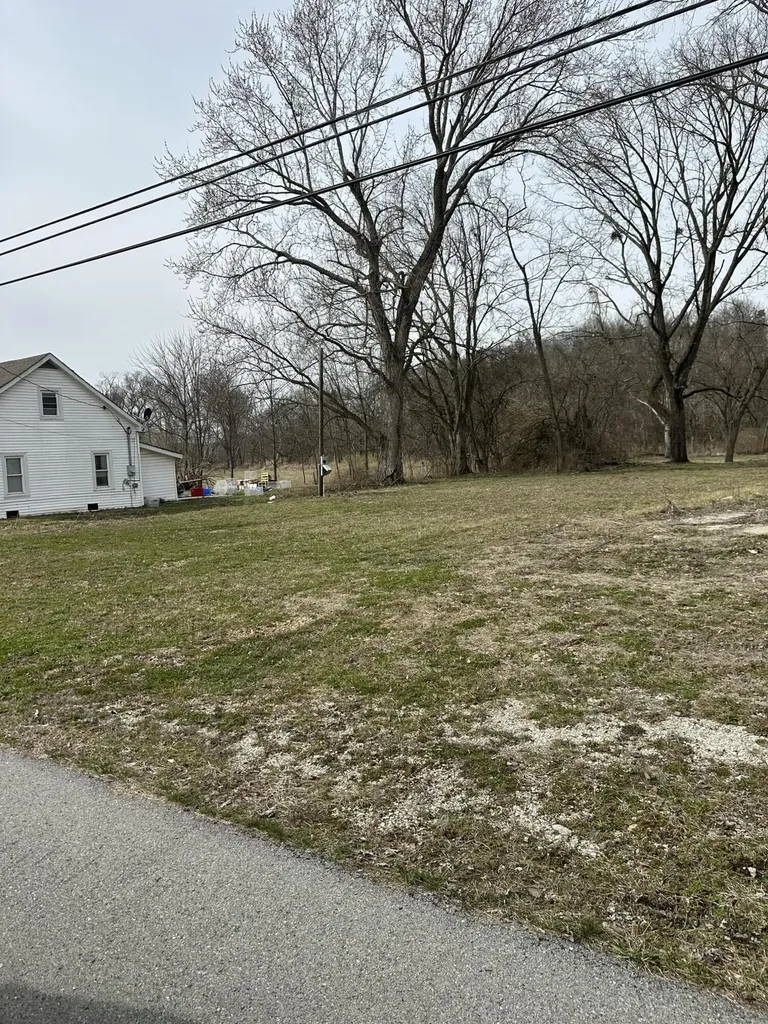 504 W Central Avenue Bradfordsville KY 40009