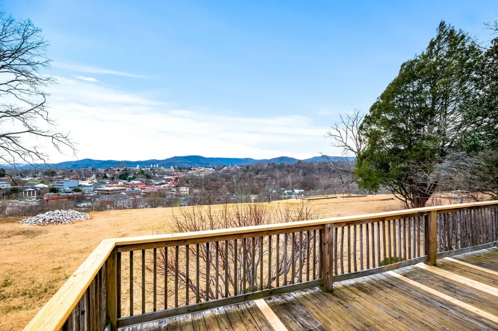 110 Locklin Drive Williamsburg KY 40769