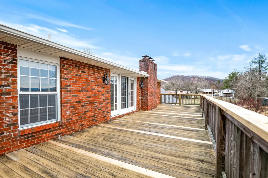 110 Locklin Drive Williamsburg KY 40769