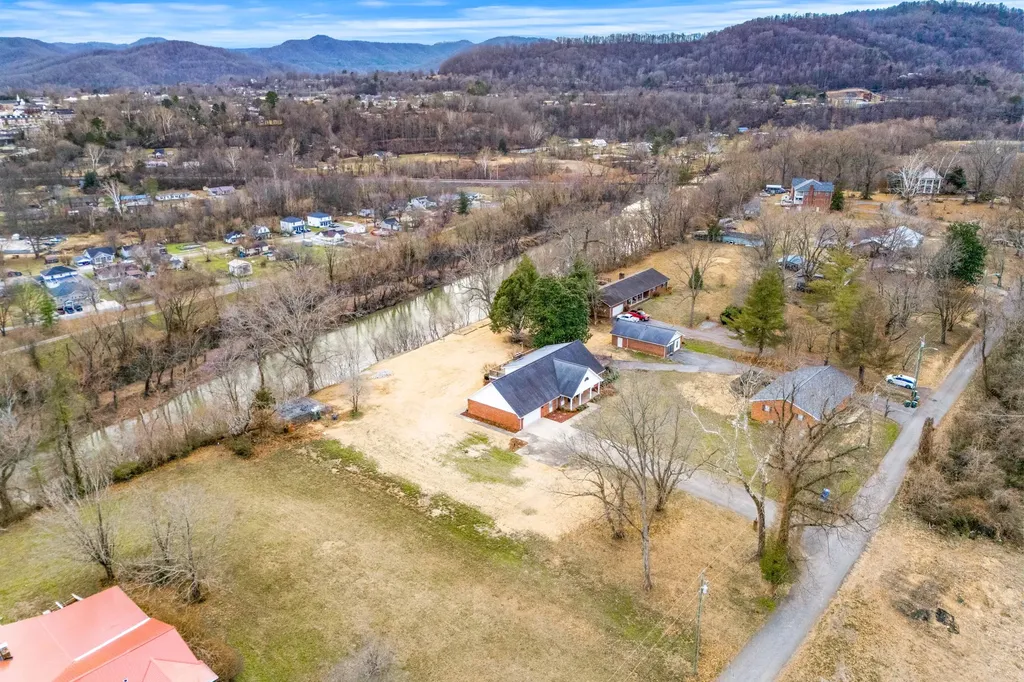 110 Locklin Drive Williamsburg KY 40769