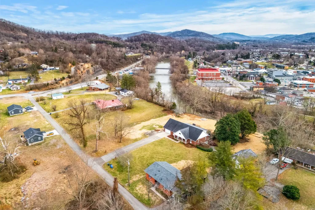 110 Locklin Drive Williamsburg KY 40769