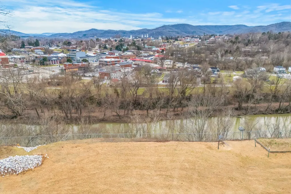 110 Locklin Drive Williamsburg KY 40769
