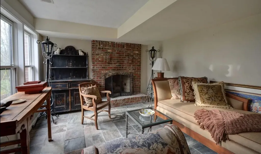 2315 Oregon Road Versailles KY 40383