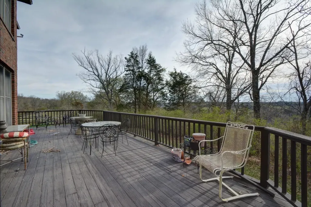 2315 Oregon Road Versailles KY 40383