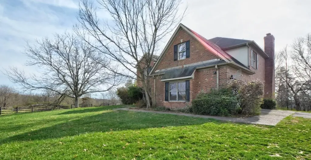 2315 Oregon Road Versailles KY 40383