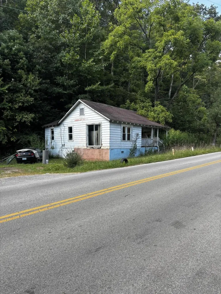 910 Ky-466 Bevinsville KY 41606