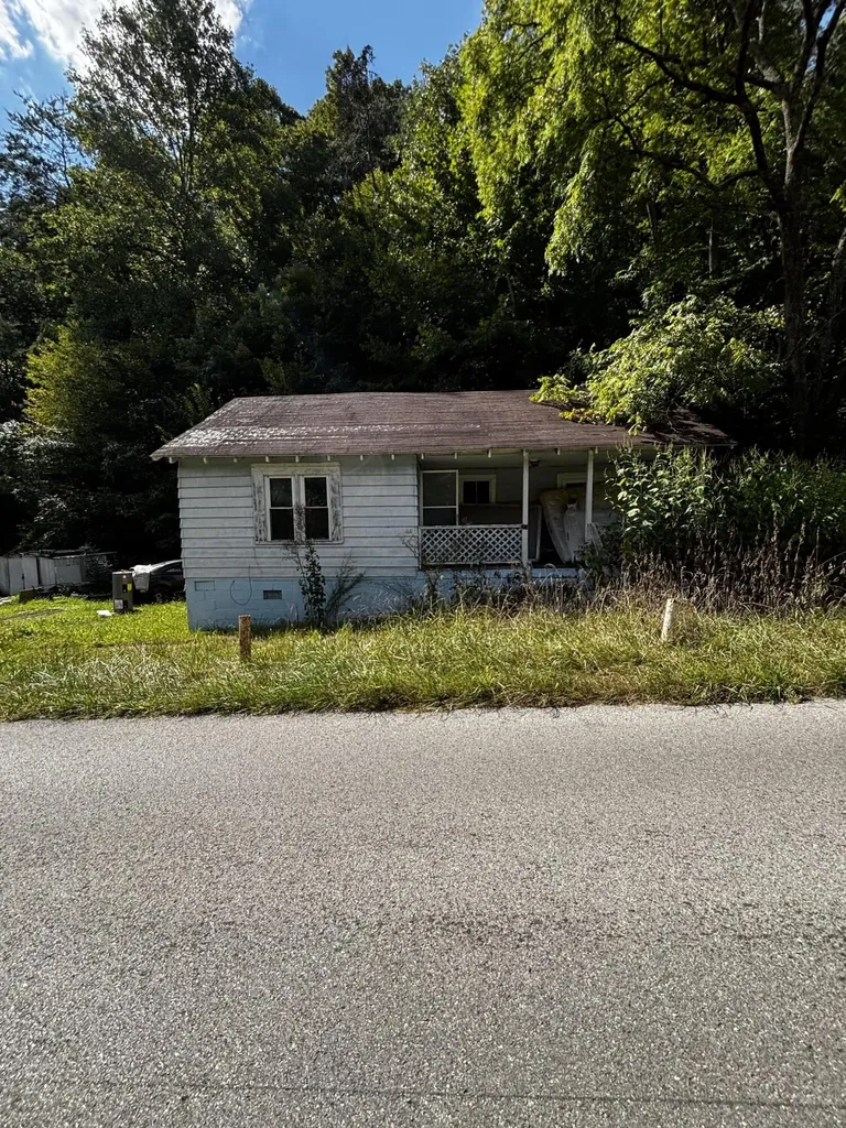 910 Ky-466 Bevinsville KY 41606