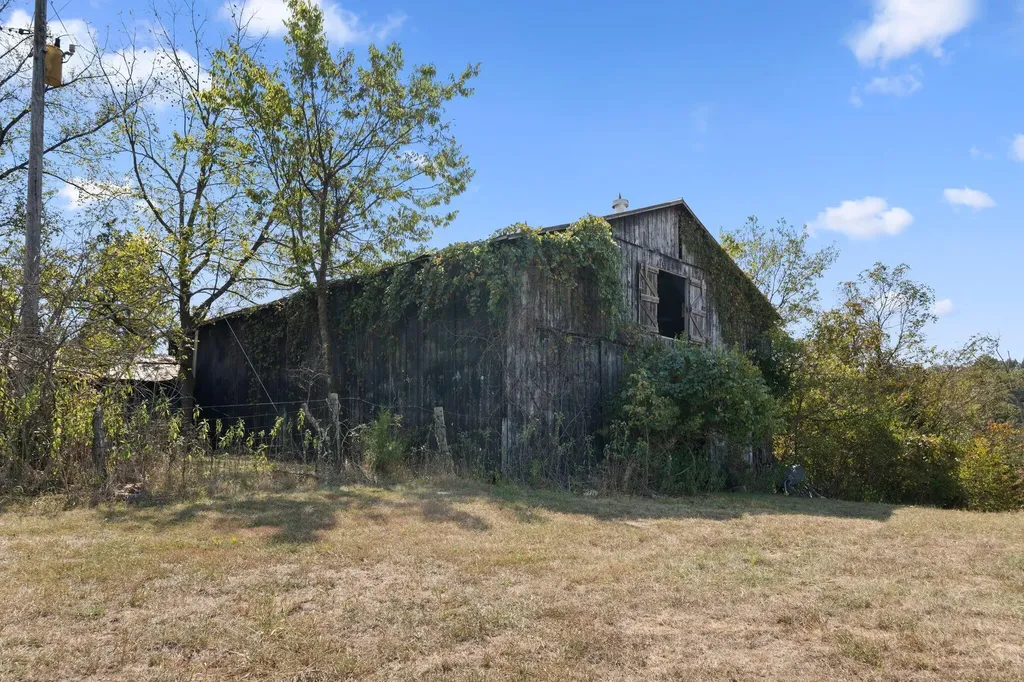 3890 Oregon Road Versailles KY 40383