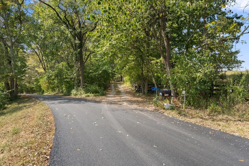 3890 Oregon Road Versailles KY 40383