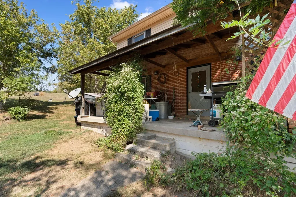 3890 Oregon Road Versailles KY 40383