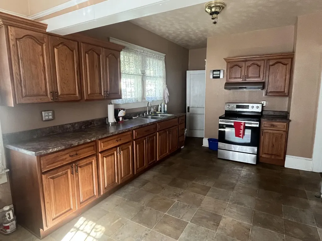 902 Oak Street Cumberland KY 40823