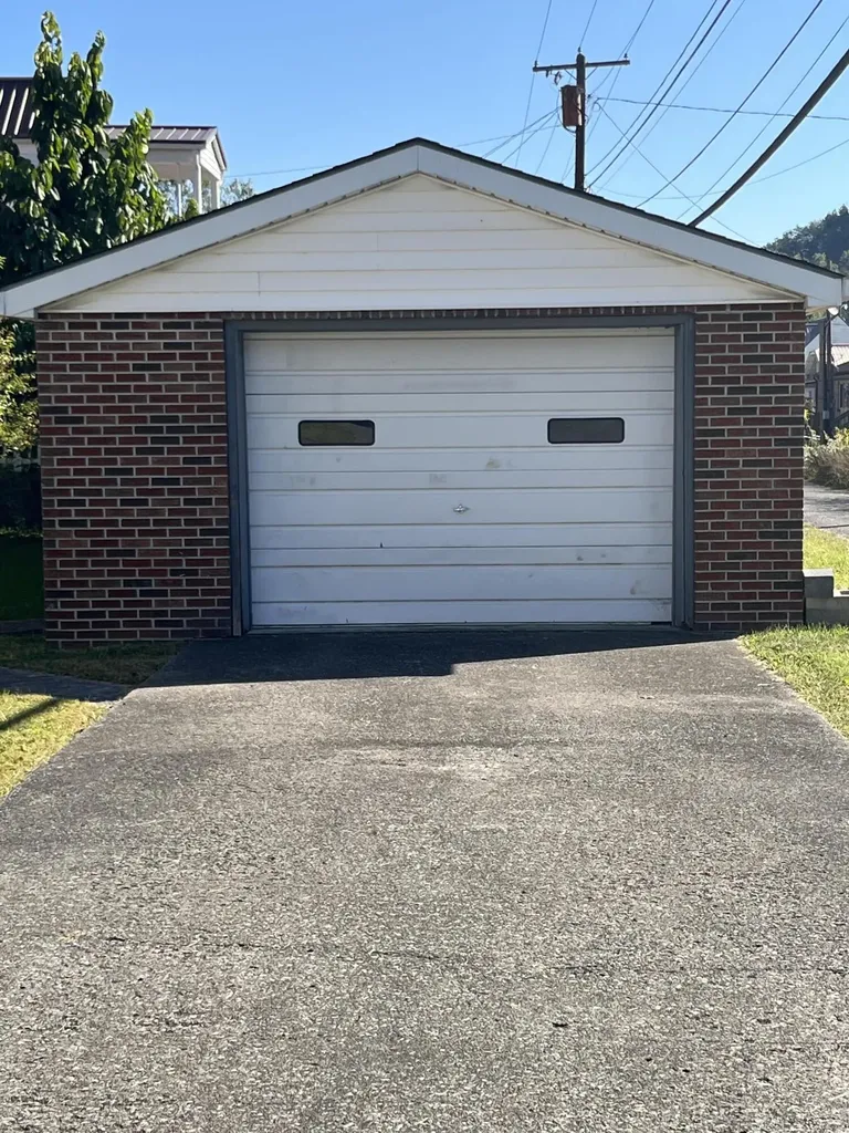 902 Oak Street Cumberland KY 40823