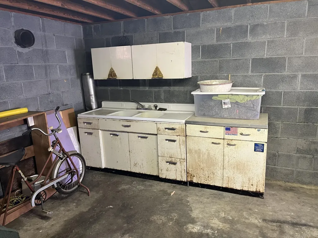 902 Oak Street Cumberland KY 40823