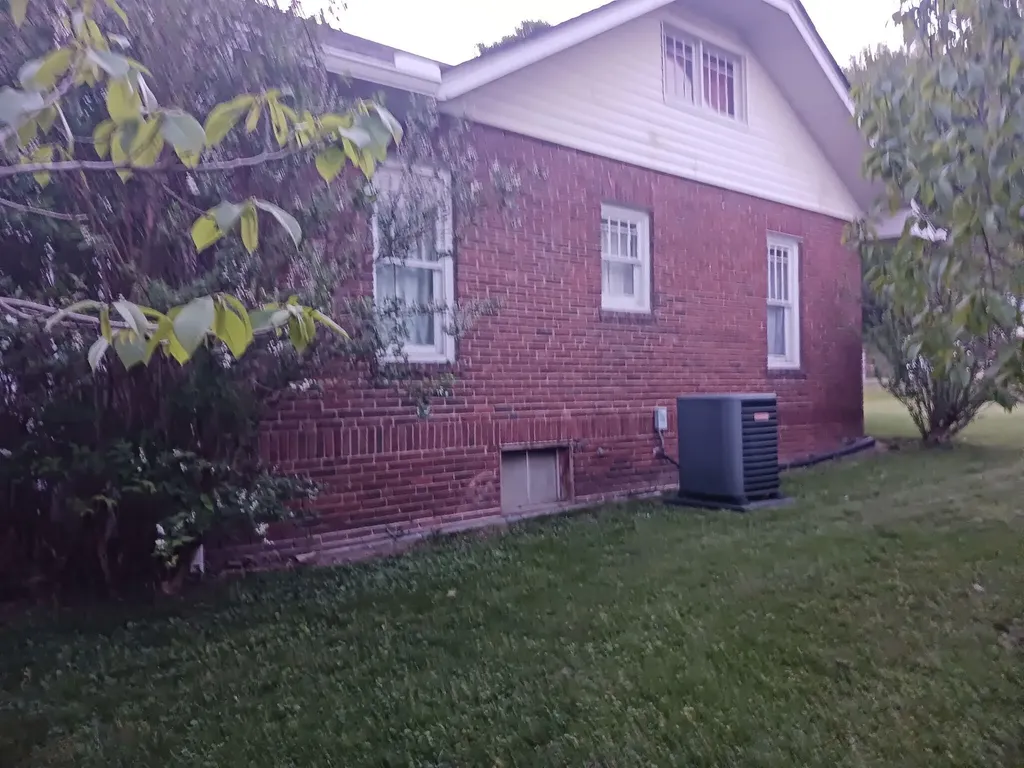 902 Oak Street Cumberland KY 40823