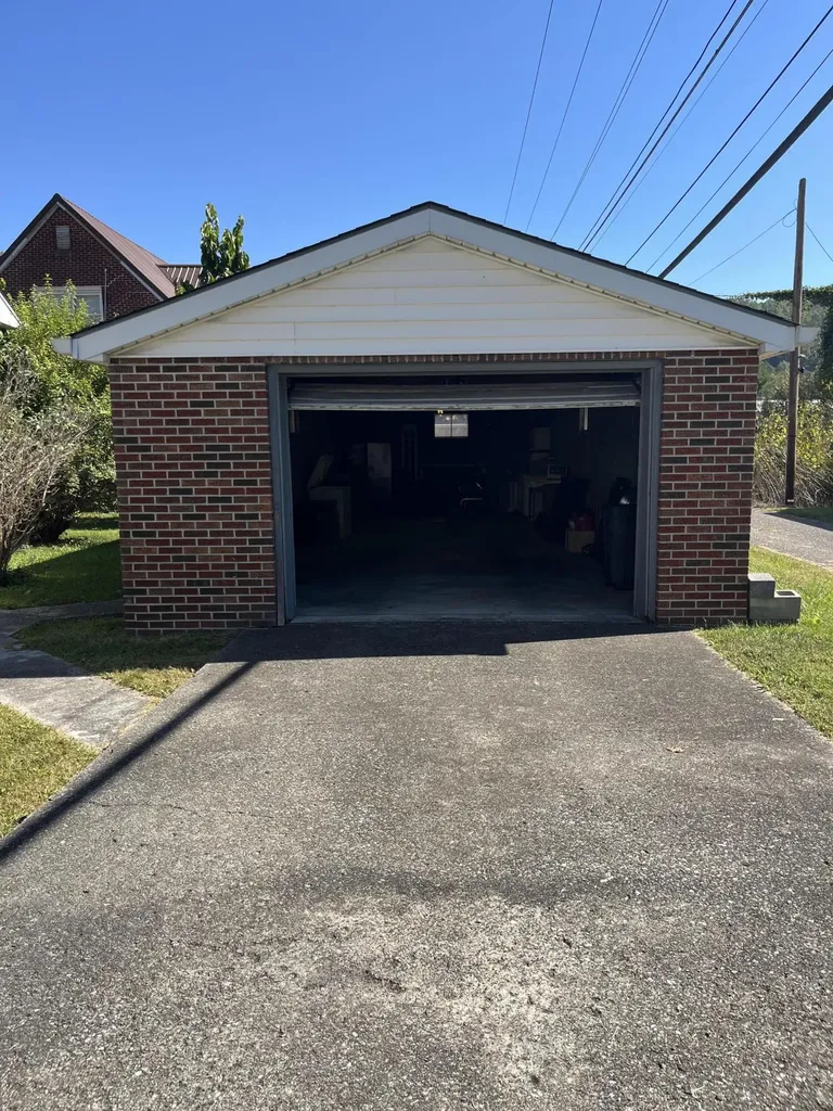 902 Oak Street Cumberland KY 40823
