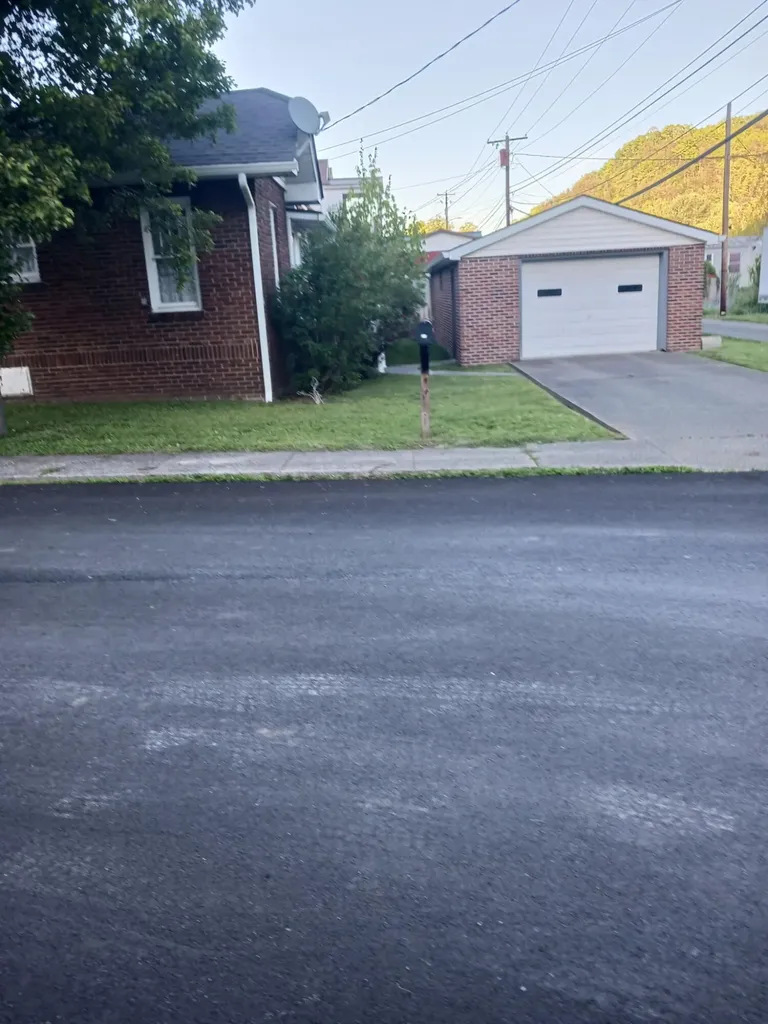 902 Oak Street Cumberland KY 40823