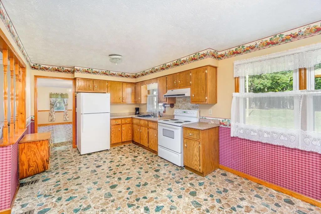 1170 Ky-698 Stanford KY 40484