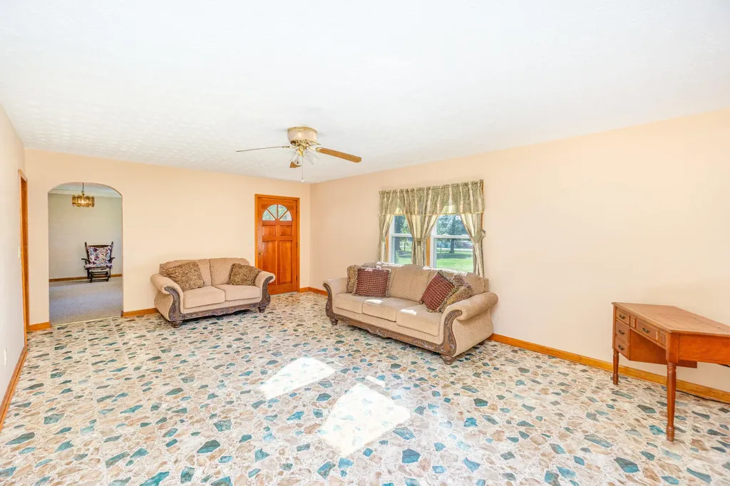 1170 Ky-698 Stanford KY 40484