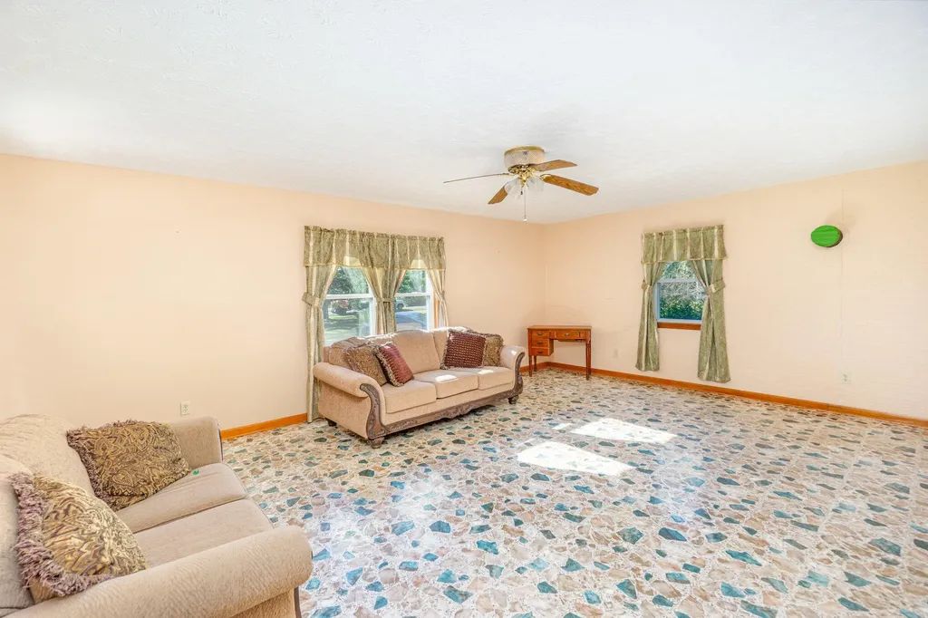1170 Ky-698 Stanford KY 40484