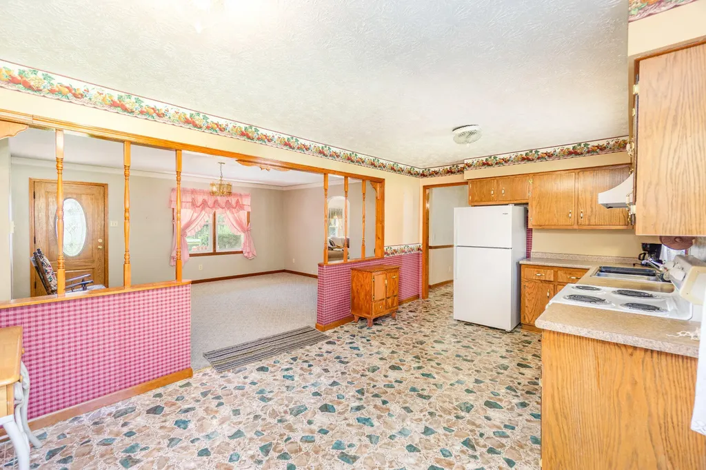 1170 Ky-698 Stanford KY 40484