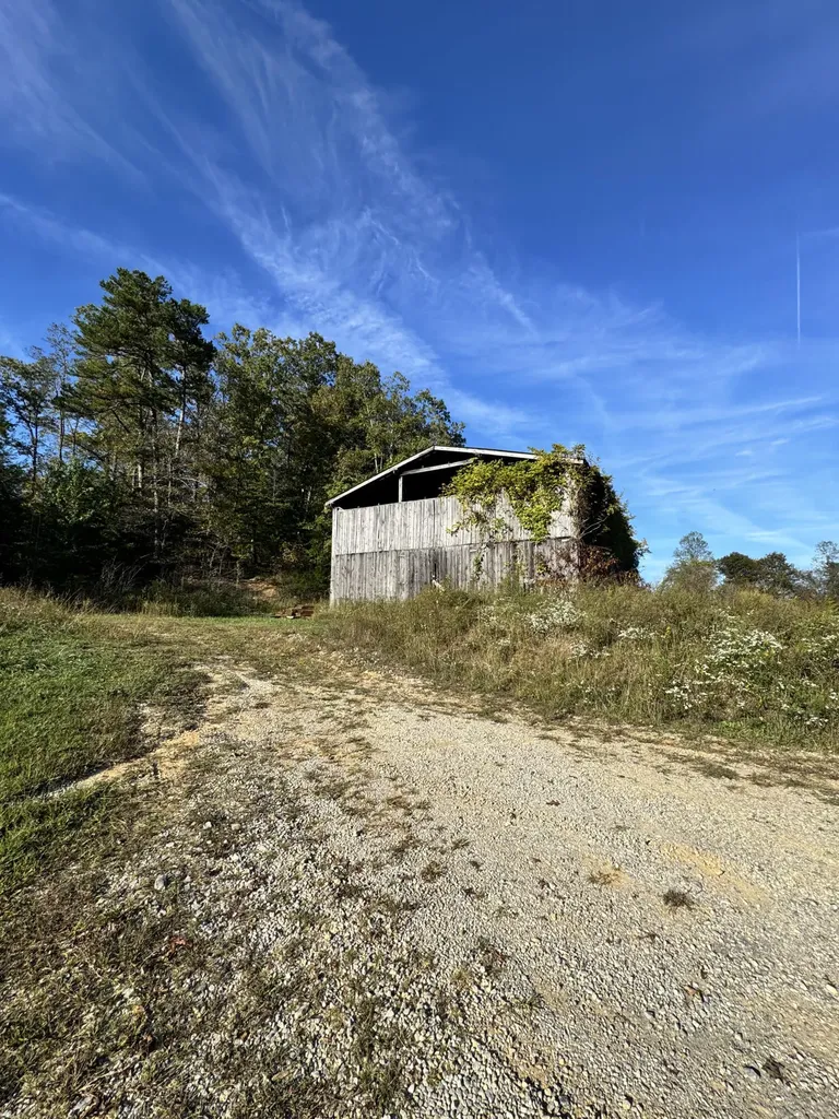 1 Mooretown Hill Road Beattyville KY 41311